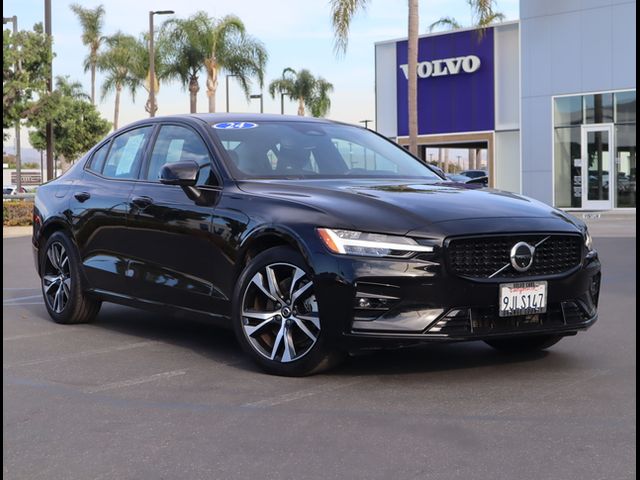 2024 Volvo S60 Plus Dark Theme