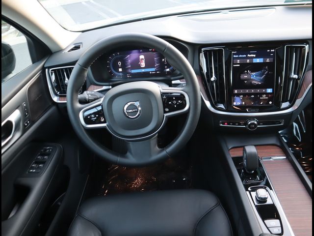 2024 Volvo S60 Plus Dark Theme