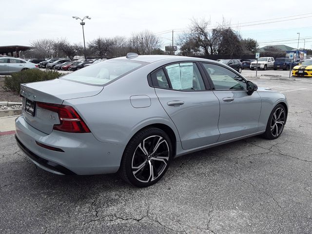 2024 Volvo S60 Plus Dark Theme