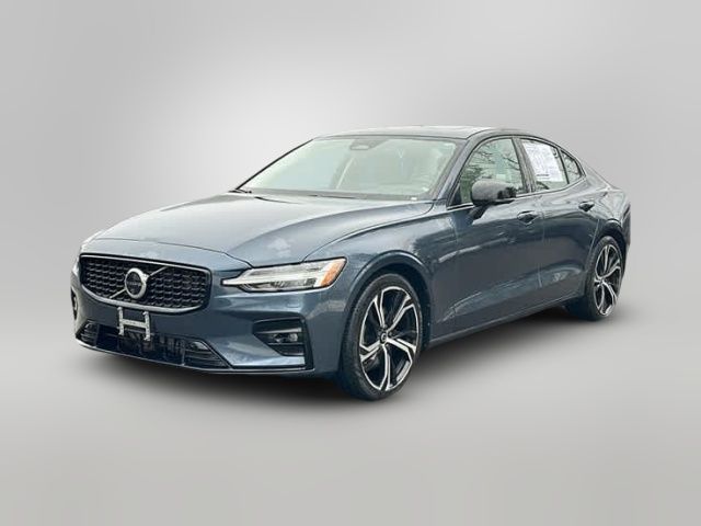 2024 Volvo S60 Plus Dark Theme