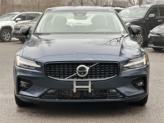 2024 Volvo S60 Plus Dark Theme