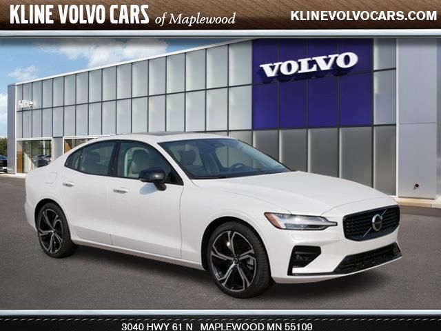 2024 Volvo S60 Core Dark Theme