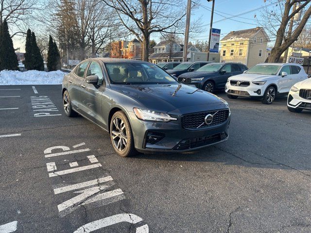 2024 Volvo S60 Core Dark Theme