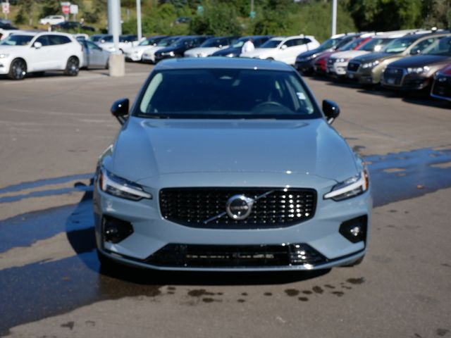 2024 Volvo S60 Plus Dark Theme