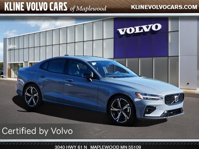 2024 Volvo S60 Plus Dark Theme