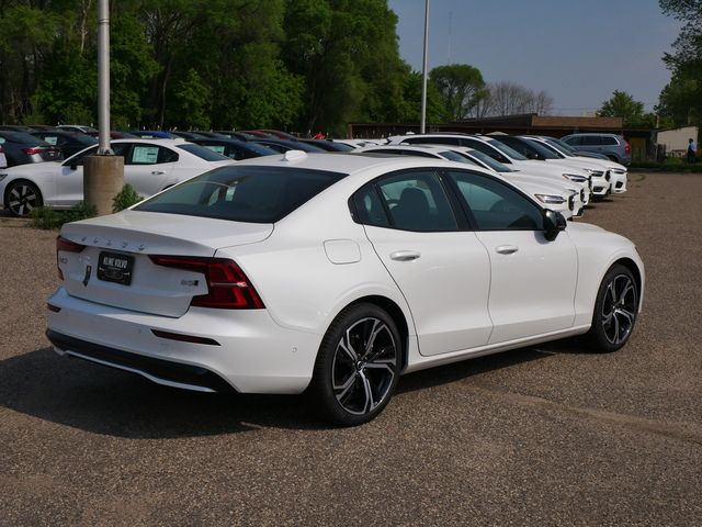 2024 Volvo S60 Plus Dark Theme