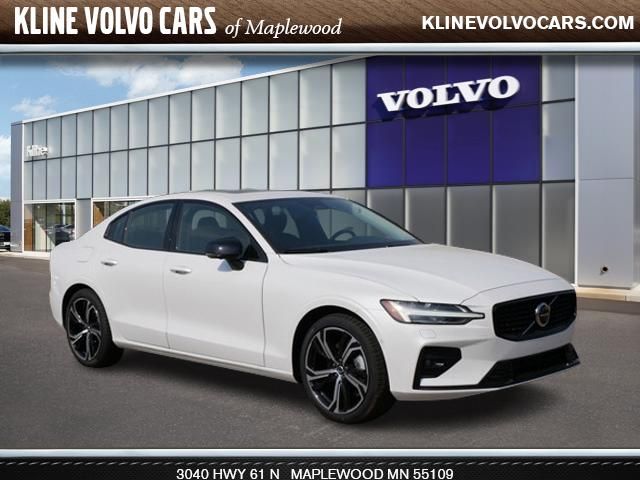 2024 Volvo S60 Plus Dark Theme