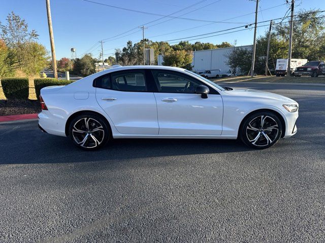 2024 Volvo S60 Plus Dark Theme