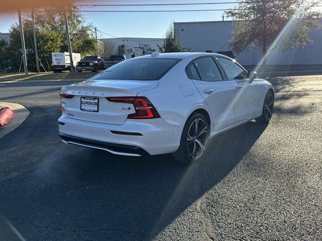 2024 Volvo S60 Plus Dark Theme