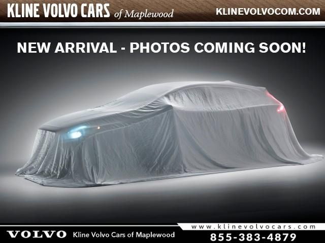 2024 Volvo S60 Plus Dark Theme