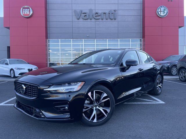 2024 Volvo S60 Plus Dark Theme