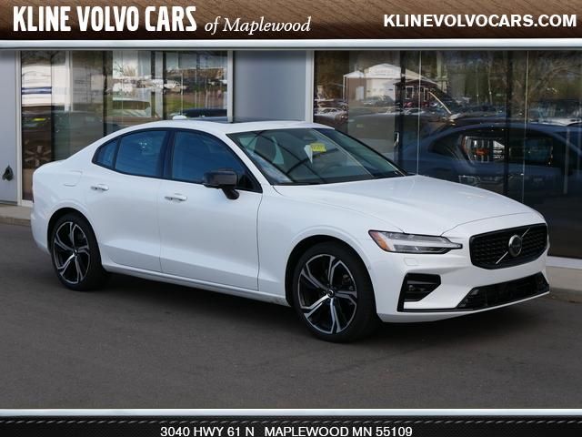 2024 Volvo S60 Plus Dark Theme