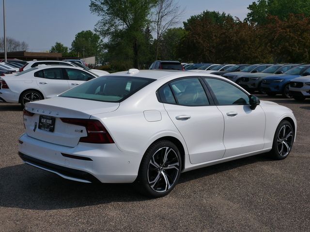 2024 Volvo S60 Plus Dark Theme