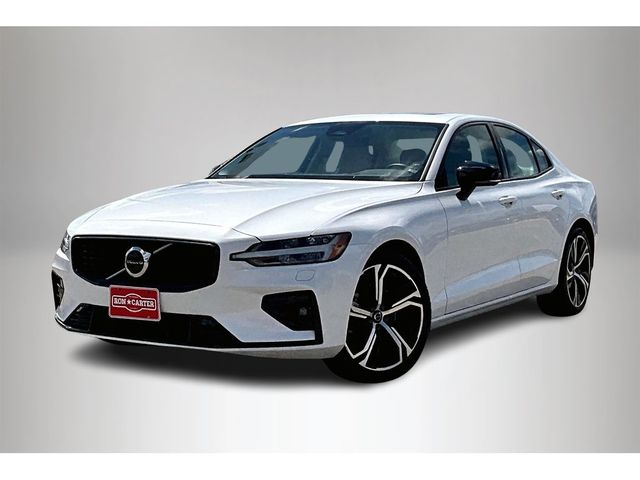 2024 Volvo S60 Core Dark Theme