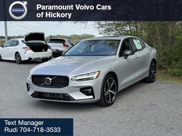 2024 Volvo S60 Core Dark Theme