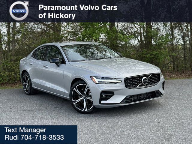 2024 Volvo S60 Core Dark Theme