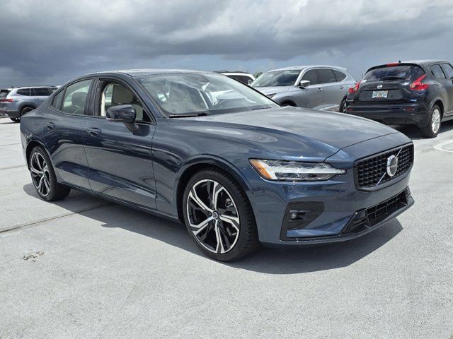 2024 Volvo S60 Core Dark Theme