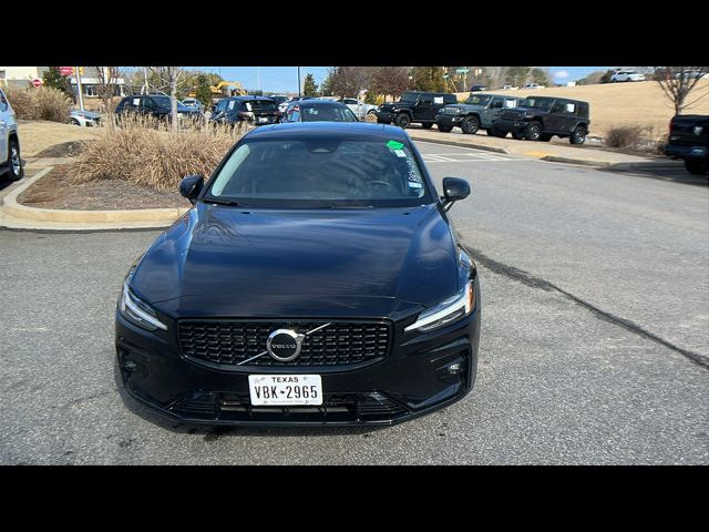 2024 Volvo S60 Core Dark Theme