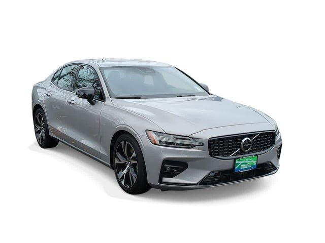 2024 Volvo S60 Core Dark Theme