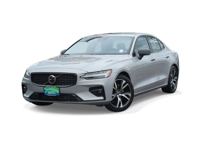 2024 Volvo S60 Core Dark Theme