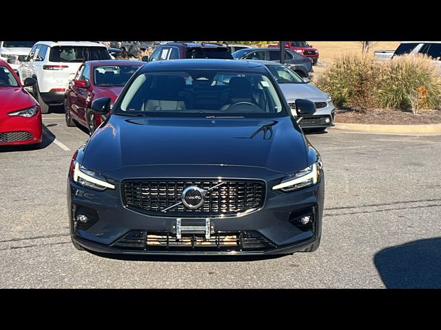 2024 Volvo S60 Core Dark Theme