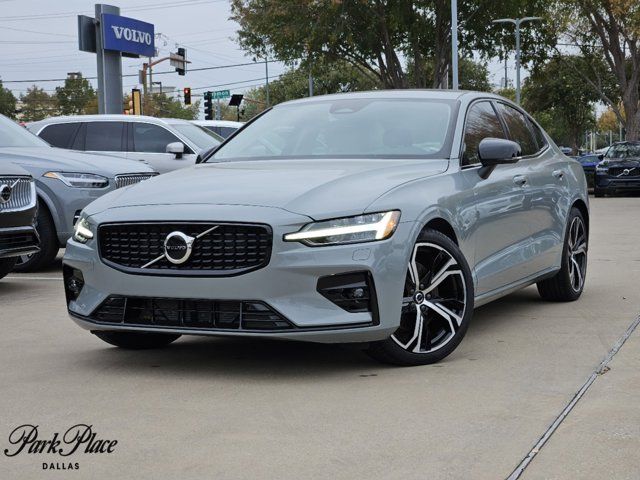 2024 Volvo S60 Core Dark Theme