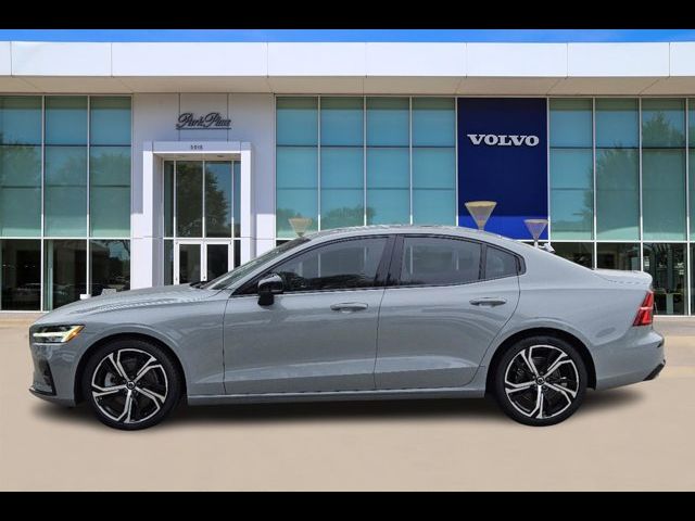 2024 Volvo S60 Core Dark Theme