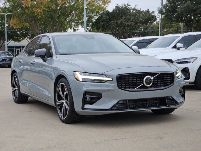 2024 Volvo S60 Core Dark Theme