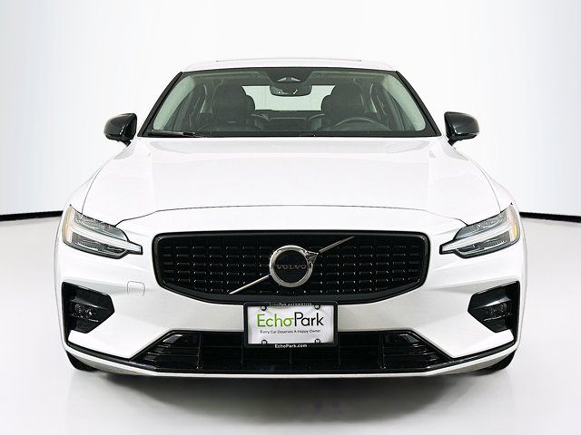 2024 Volvo S60 Core Dark Theme