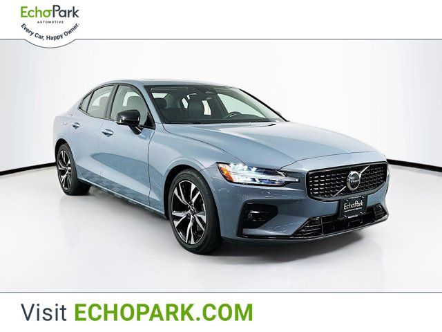 2024 Volvo S60 Core Dark Theme