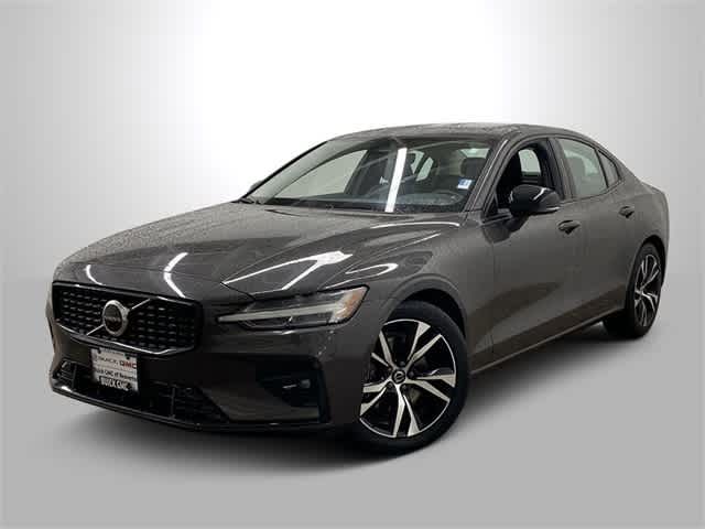 2024 Volvo S60 Core Dark Theme