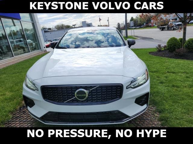 2024 Volvo S60 Core Dark Theme