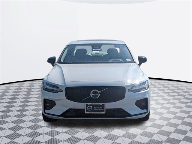 2024 Volvo S60 Core Dark Theme