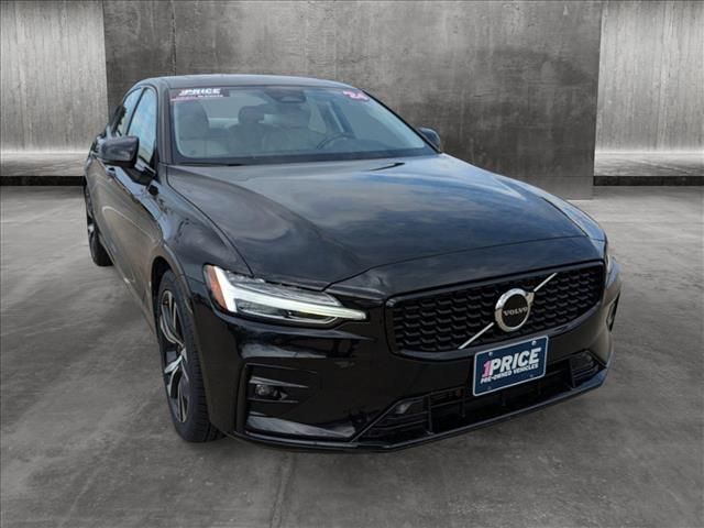 2024 Volvo S60 Core Dark Theme