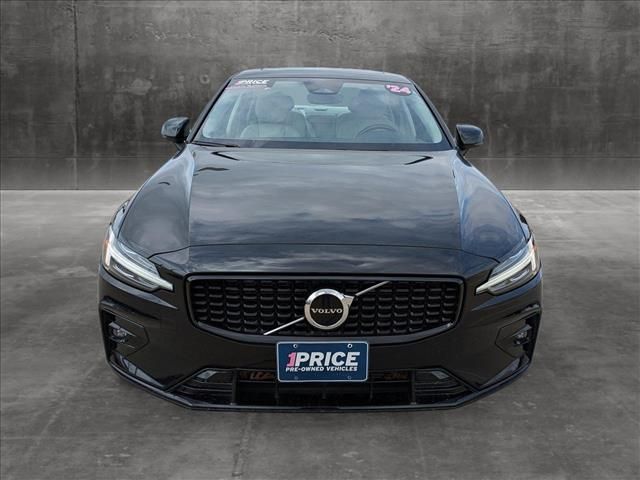 2024 Volvo S60 Core Dark Theme