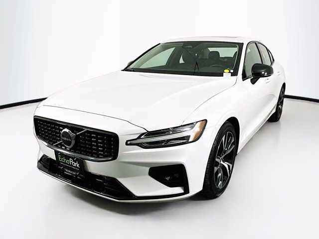 2024 Volvo S60 Core Dark Theme