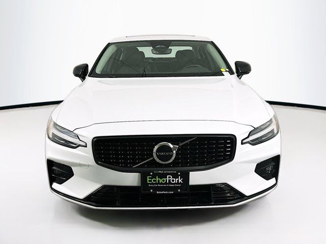 2024 Volvo S60 Core Dark Theme