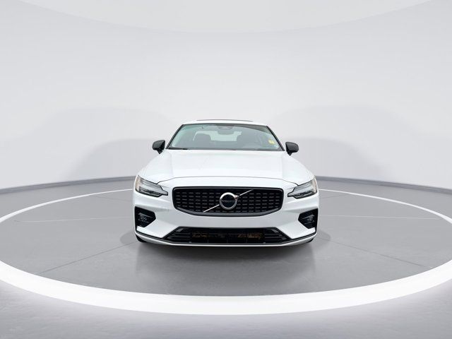 2024 Volvo S60 Core Dark Theme