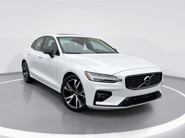 2024 Volvo S60 Core Dark Theme