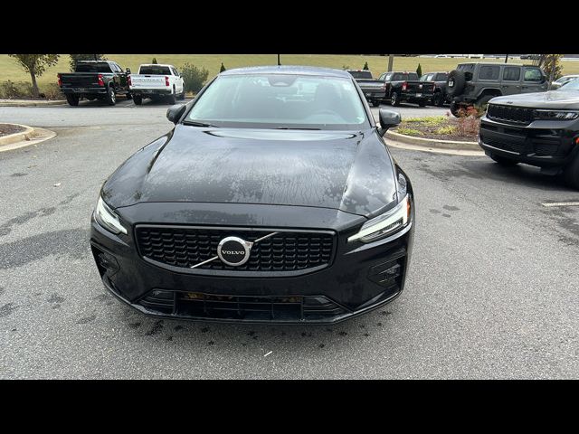 2024 Volvo S60 Core Dark Theme