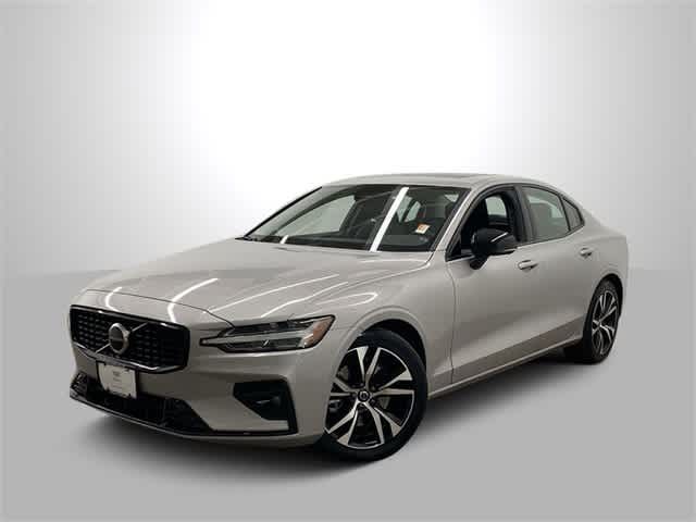 2024 Volvo S60 Core Dark Theme