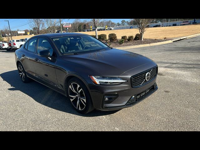 2024 Volvo S60 Core Dark Theme