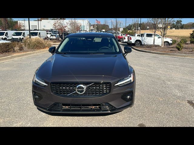 2024 Volvo S60 Core Dark Theme