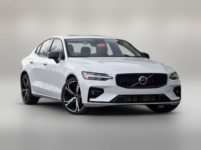 2024 Volvo S60 Core Dark Theme