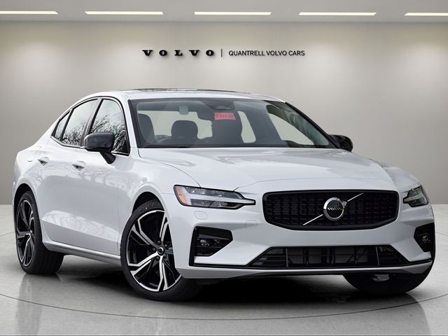 2024 Volvo S60 Core Dark Theme