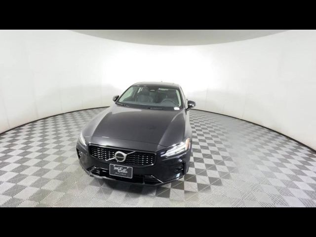 2024 Volvo S60 Core Dark Theme