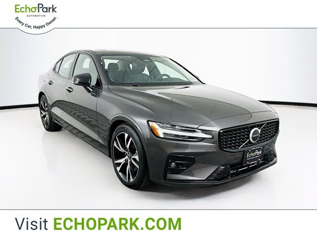 2024 Volvo S60 Core Dark Theme