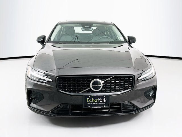 2024 Volvo S60 Core Dark Theme