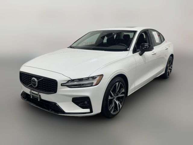 2024 Volvo S60 Core Dark Theme