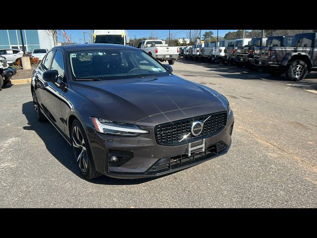 2024 Volvo S60 Core Dark Theme